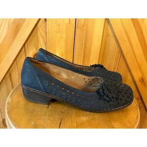 Jenny Luftpolster women's navy suede cut out flat shoes with flower size 5.5